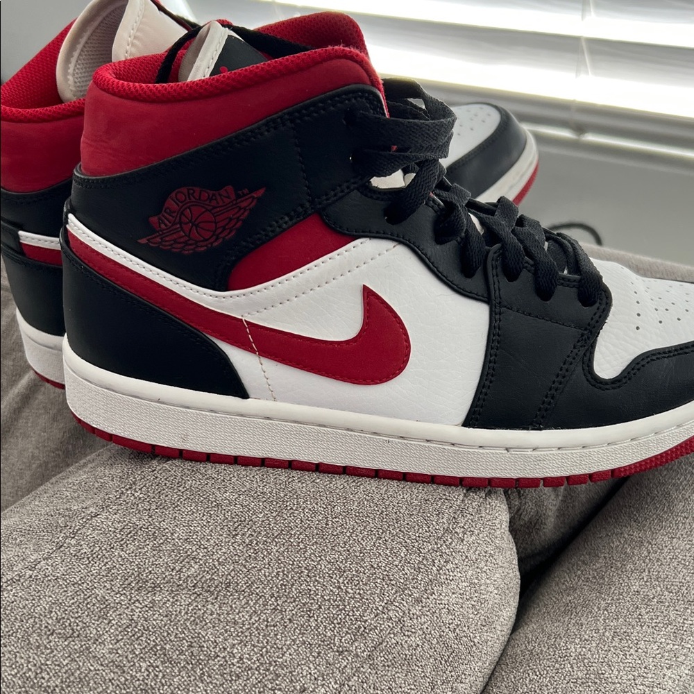 AIR JORDAN 1 RETRO HIGH OG "BLACK TOE REIMAGINED  *** Mint Condition”